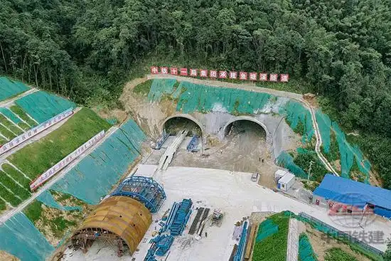 隧道洞口边坡绿色施工