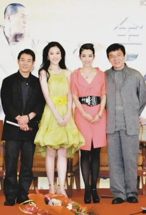 多年前李连杰成龙李冰冰和刘亦菲的合影李连杰比成龙还矮