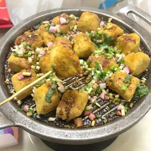 正宗云南建水臭豆腐生胚盒装爆浆豆腐烧烤油炸石屏包浆小豆腐长毛