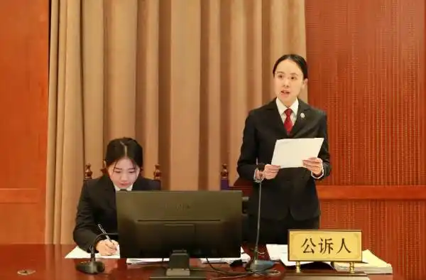 刘娟从被吊打到全国优秀公诉人