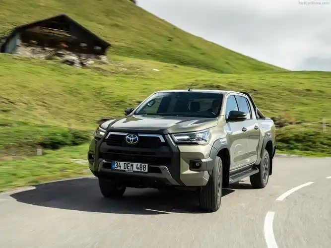 2021款丰田海拉克斯实拍,2.8t 6at,500牛米扭矩 - 知乎