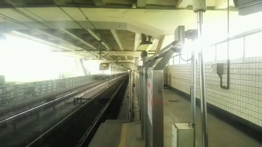 上海地铁1号线ac0601a05胖头鱼141通河新村进站莘庄往富锦路方向