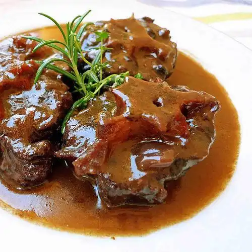 【西班牙美食】:rabo de toro(红酒炖牛尾)