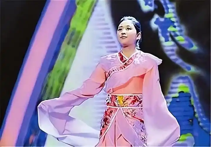 1990年重庆36岁光棍雪地捡到女弃婴相依为命32年她如何报恩