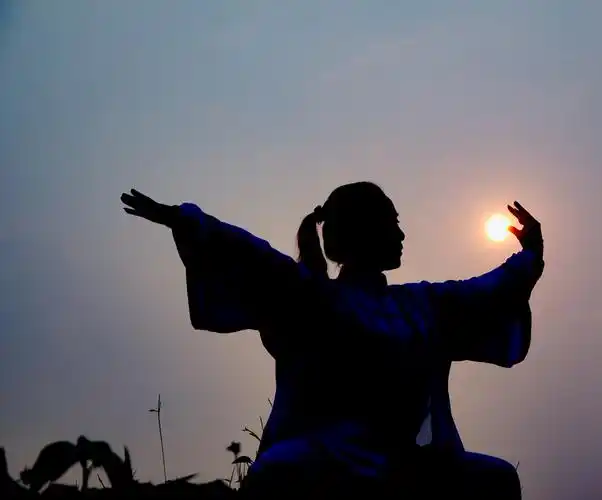 打太极拳强身又健体!