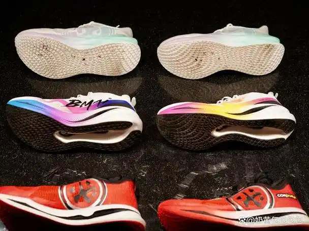 竞速碳板跑鞋的性价比最优选?必迈惊碳系列中底解析