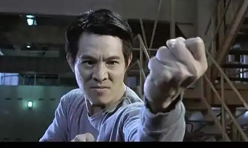 你真想像在影视剧中一样,扑上前去揍这无赖一顿,可他终于还是忍住了