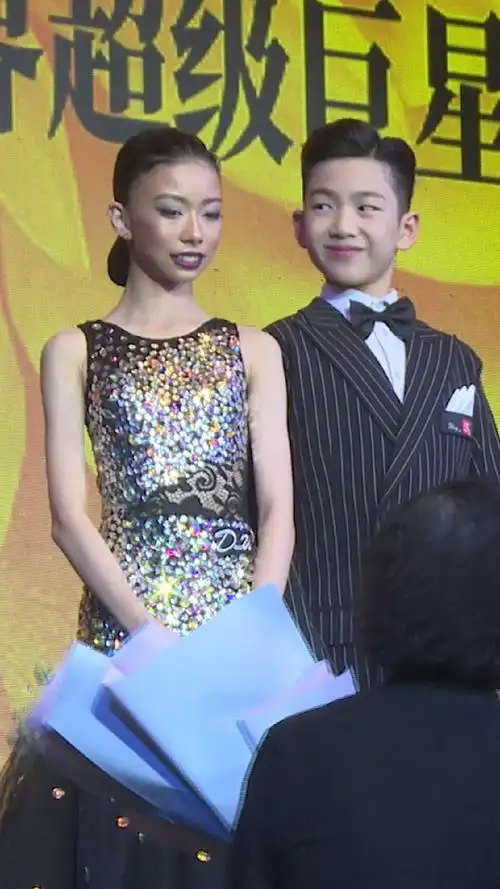 拉丁舞#王崇墨这个眼神,这个笑容,完了完了彻底沦陷了-舞蹈视频-搜狐