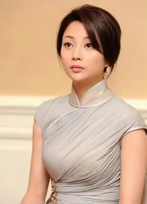 殷桃个人资料简介及家世("性感女人"殷桃:20岁出道,42岁仍旧单身,感情