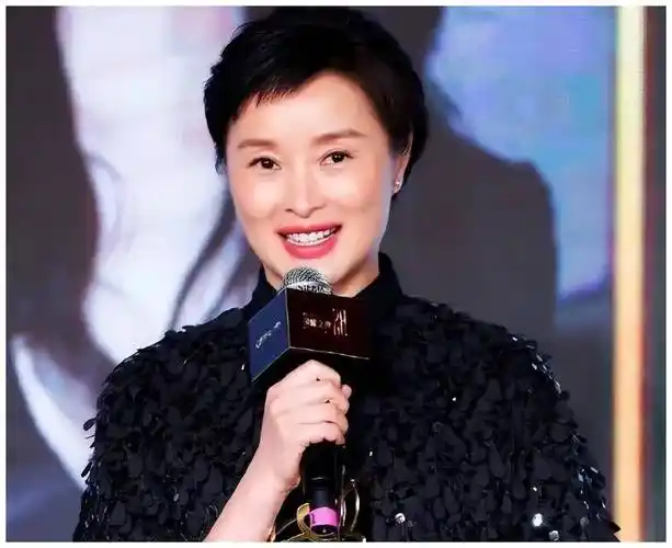 18年后,再看陈建斌现任妻子蒋勤勤,才明白她与吴越谁更"清醒"