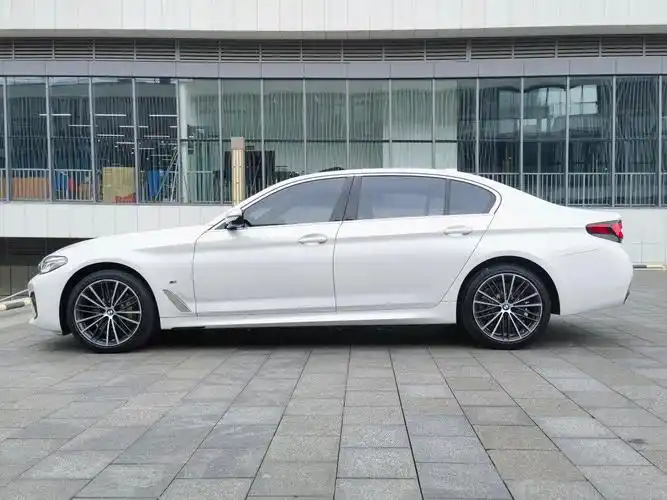 宝马5系 2021款 530li 领先型 m运动套装 21年12月份上牌 4.
