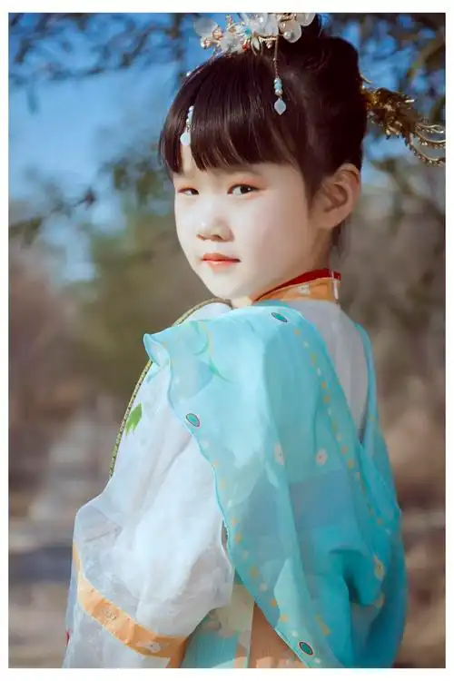 王腾的儿童摄影作品《古装》