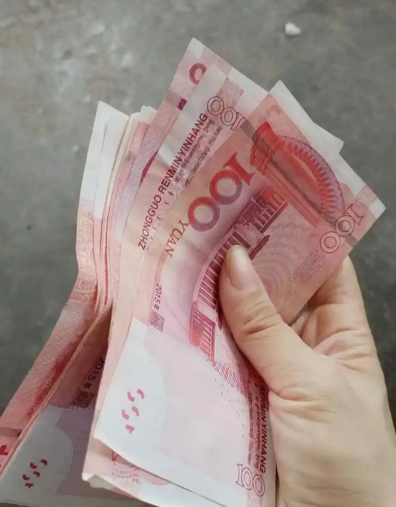 我问我老公婆婆是什么意思,我老公说:"你舍不得出钱给孩子补课,我妈