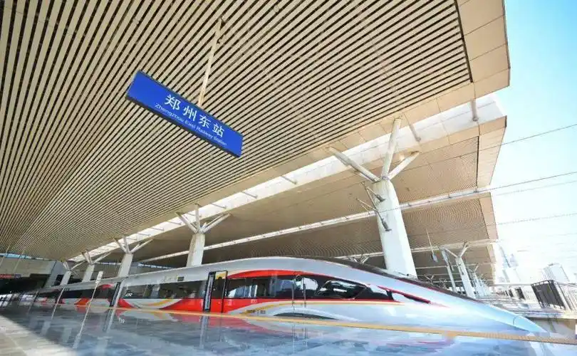 该站位于新郑国际机场东南约6公里处,2017年开工建设,建筑总面积48.