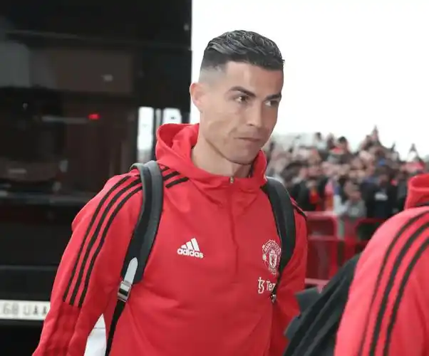 2年18亿人民币!c罗成香饽饽,创足坛第1高薪纪录,本人做出决定