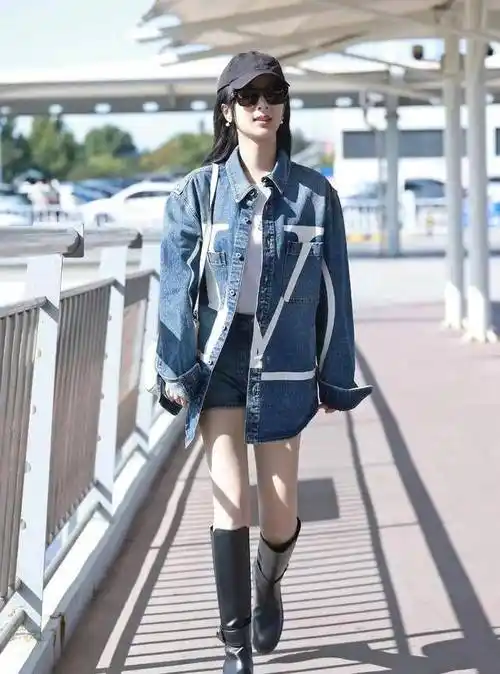 杨紫的31岁,短裤牛仔配长靴,少女感在她身上清晰可见!