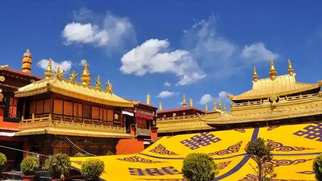 "黄金宫":"世界上一半的黄金"都在布达拉宫