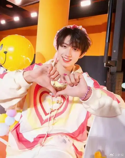 15朱志鑫十八岁生日快乐!|朱志鑫_新浪新闻