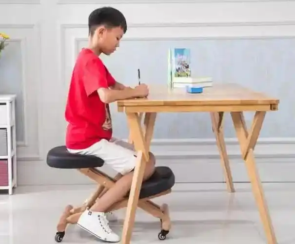 大s女儿公主坐被赞优雅,坐姿的培养决定孩子将来的形象