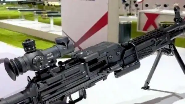 国产轻机枪首采用可散弹链供弹