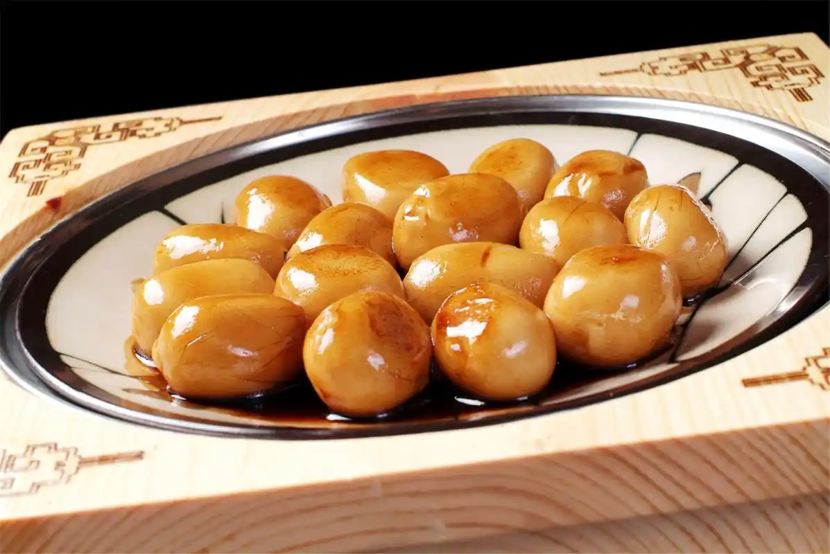 外婆炒汤圆:外婆制作的汤圆,美味十足,口感饱满,满满的回忆.