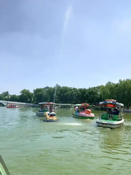 陶然亭公园我也有小十年没有来了,今天培小孙女一起来游园,在儿童游乐