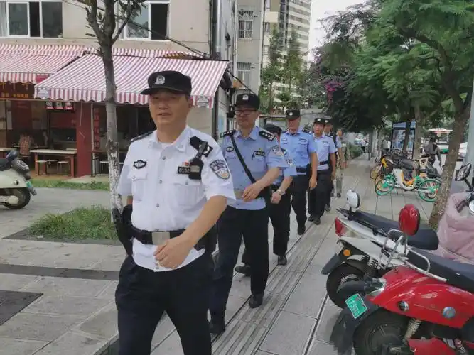 一线风采公安部长批准授予的白衬衣警监69扎根派出所19年