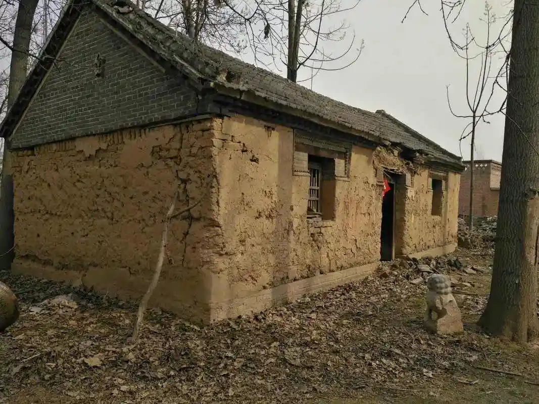 亳州涡河岸边土墙瓦顶的老房子