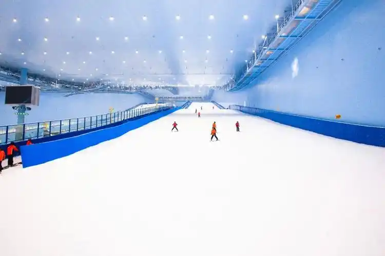 玩全球zui大室内滑雪场～899元起抢【成都融创万达嘉华酒店】豪华客房