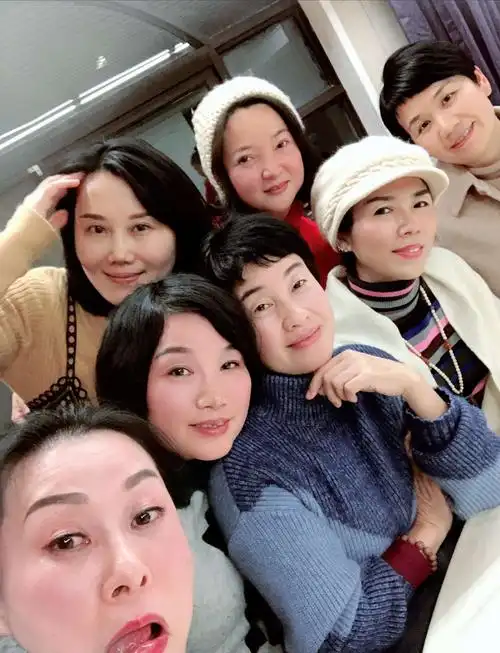 一群快乐的女人