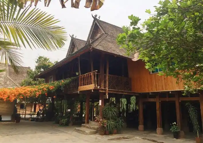 傣族竹楼的讲究独栋河景别墅木竹结构能扛八级地震