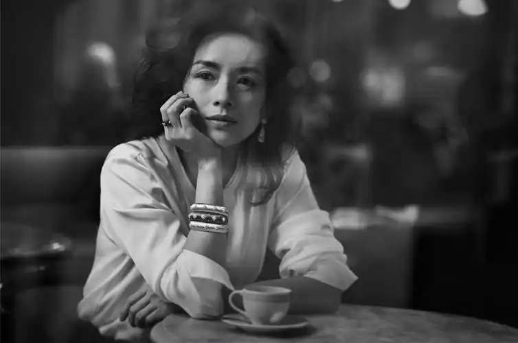 黑白影像的 章子怡 美美哒