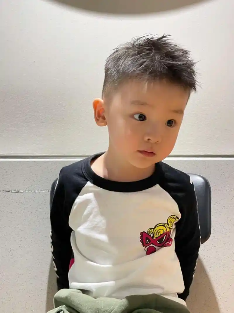 少发量男孩发型推荐!前刺!