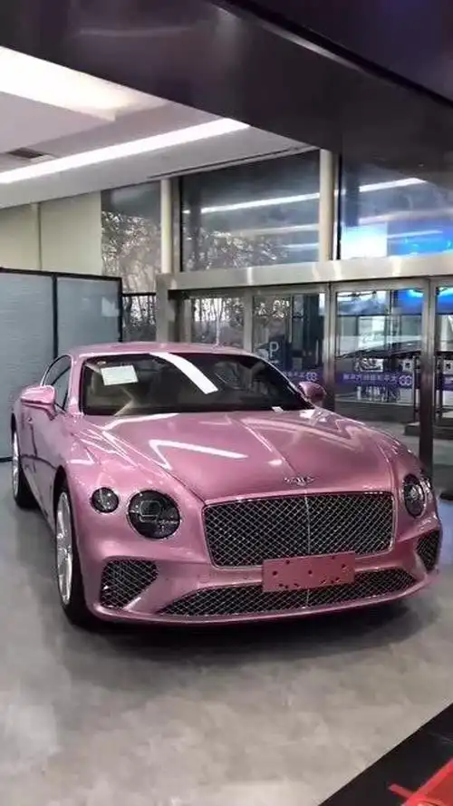 静态展示粉色款宾利欧陆,这颜值女孩子见了一定喜欢