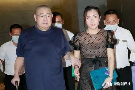 tvb忠粉富商大刘开记招澄清不实报道笑爱回家某位女演员整容