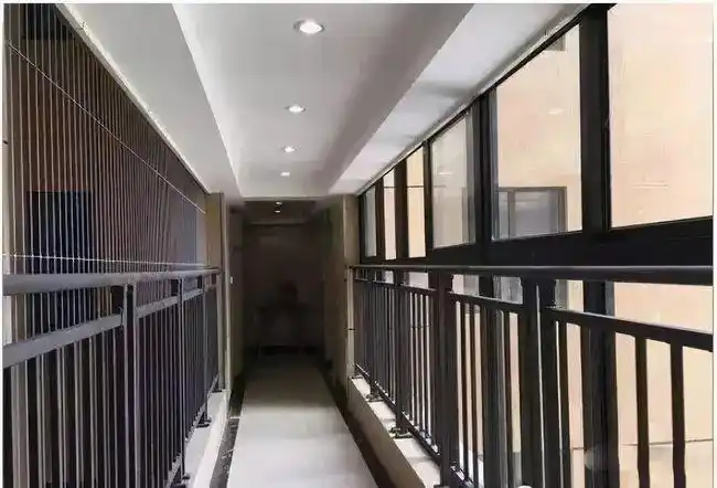 易坠楼/没隐私/大公摊,郑州高层连廊怨言这么多你为啥买?