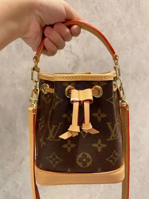 lvnanonoe老花水桶包开箱容量实测