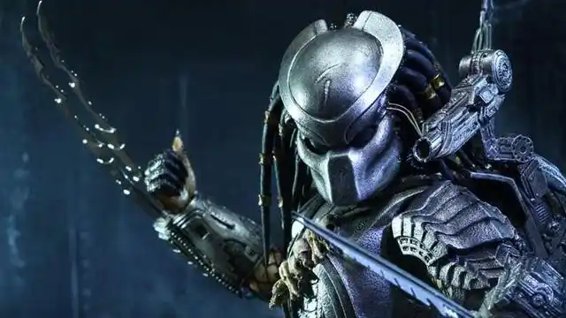 铁血战士中刀疤是因为什么被寄生了