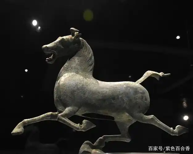汉代经典青铜器:《马踏飞燕与长信宫灯》艺术赏析