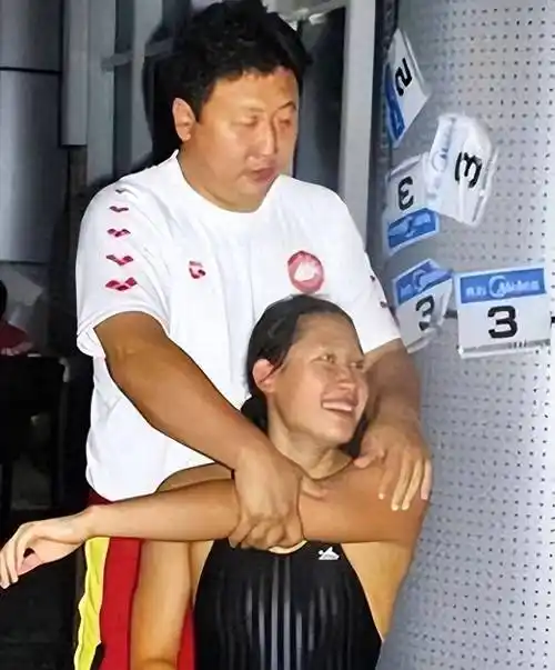 连娶3位女徒弟,将奥运冠军变主妇,毁掉队员前途,金炜有多离谱_刘子歌