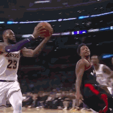 血虐之夜的詹姆斯只看这2张图就明白他的心了