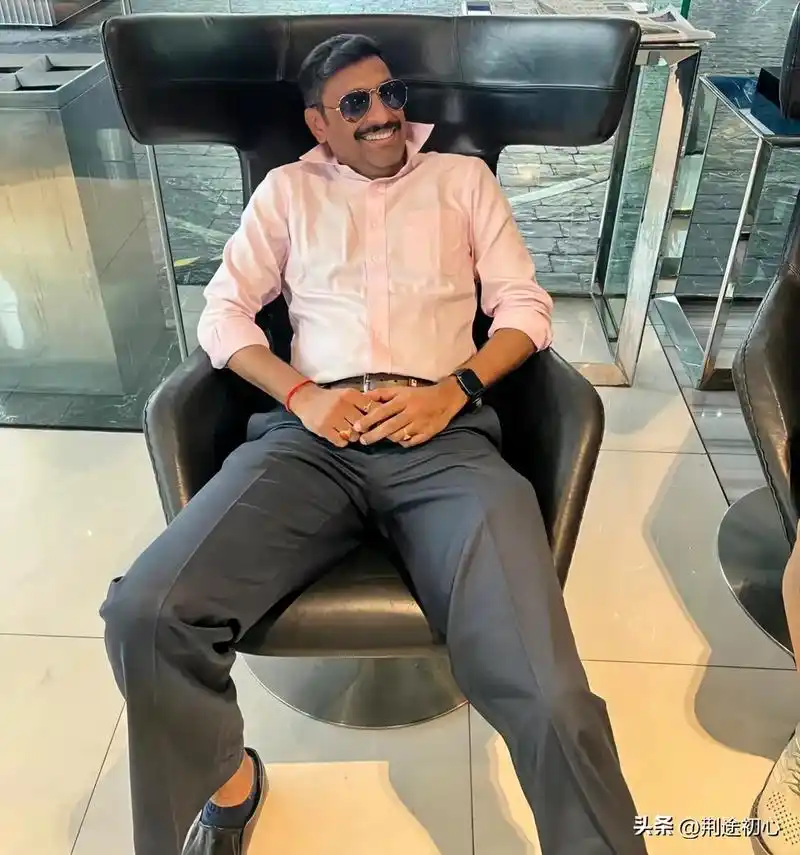 记者:那你们怎么超越他们 三哥:请看一下现在的英伟达 记者:你们要