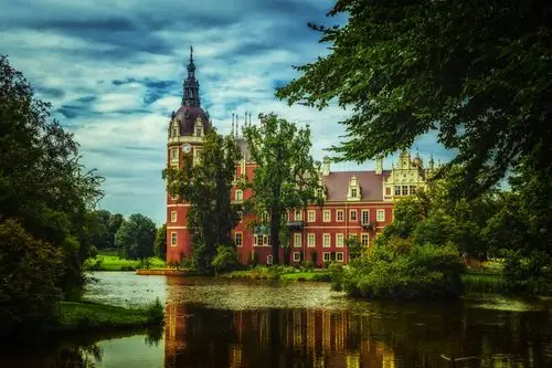 由池塘,德国的古老城堡莫里茨堡