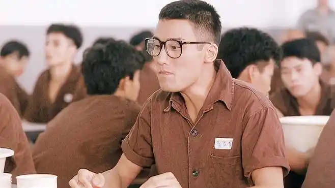 监狱风云:梁家辉出狱跟监狱众老大告别,兄弟江湖再见-影视综视频-搜狐