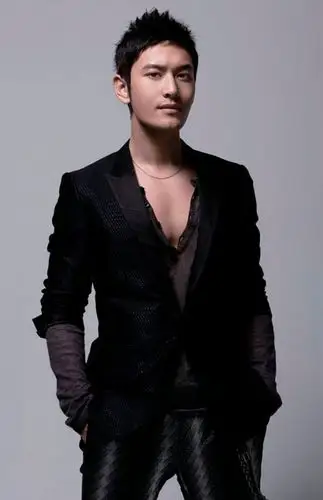 杨谨华深v红裙与黄晓明拍moopa暮趴