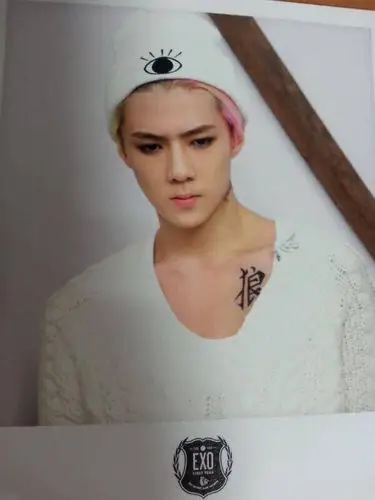 吴世勋与纹身贴