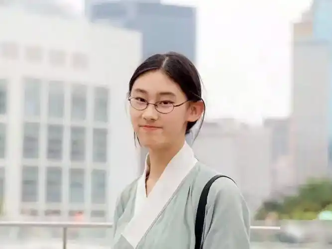 国民才女武亦姝613分进清华最好的教育就是父母的陪伴