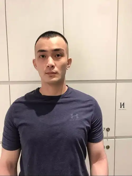 的命定发型 近年受到欧美影响,经典油头undercut在男性心目中长期居冠