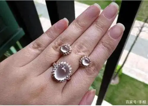 女人手胖代表有福气?手背厚实多肉好吗