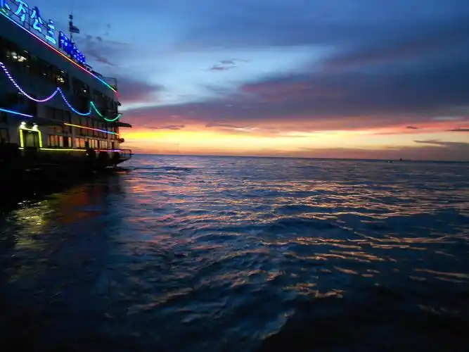 泰国芭提雅东方公主号游轮|人妖秀表演门票(含自助餐)【可预定当日 仅